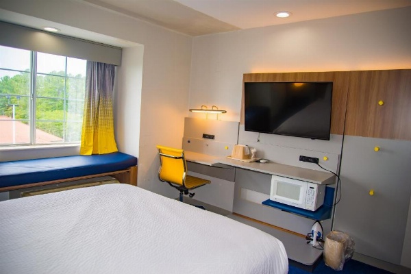 Microtel Inn & Suites by Wyndham Daphne image 25